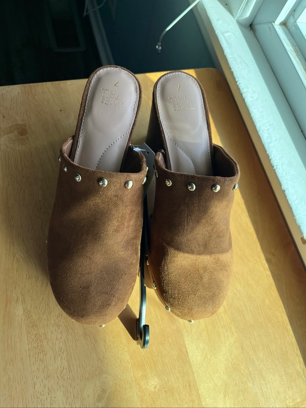 NWT Time and Tru Women's Faux Leather Heeled Clogs Brown Size 7 Gold Studs